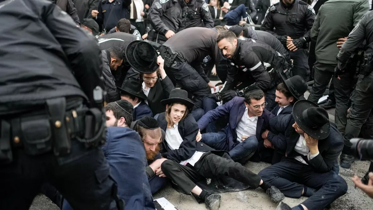 How does the Haredim recruitment crisis threaten the Netanyahu government?